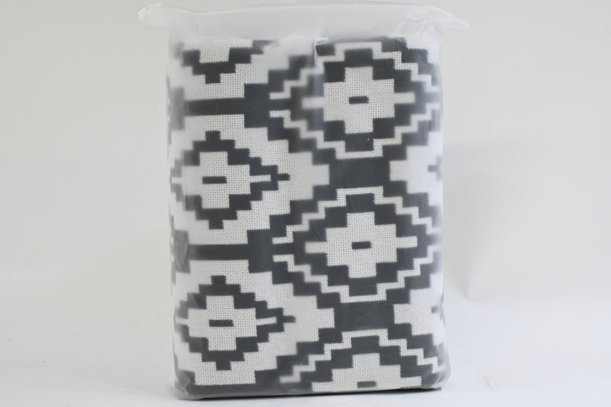 Uphome Indoor Outdoor 3' x 5' Black and White Diamond Cotton Woven Rug - New