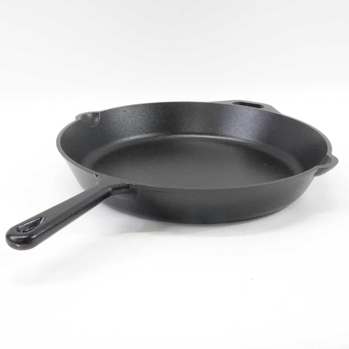 Amazon Basics Pre-Seasoned Cast Iron Skillet, & Large, 15", Black - Open Box