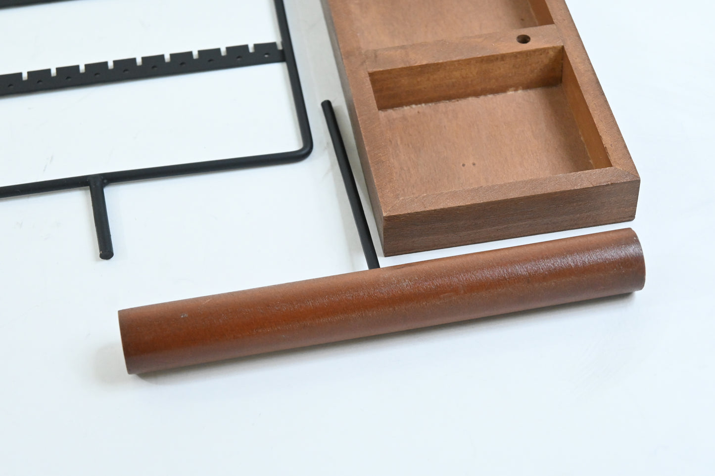 QILICHZ Earring Organizer and Holder w/ 124 Holes and Wooden Tray - New