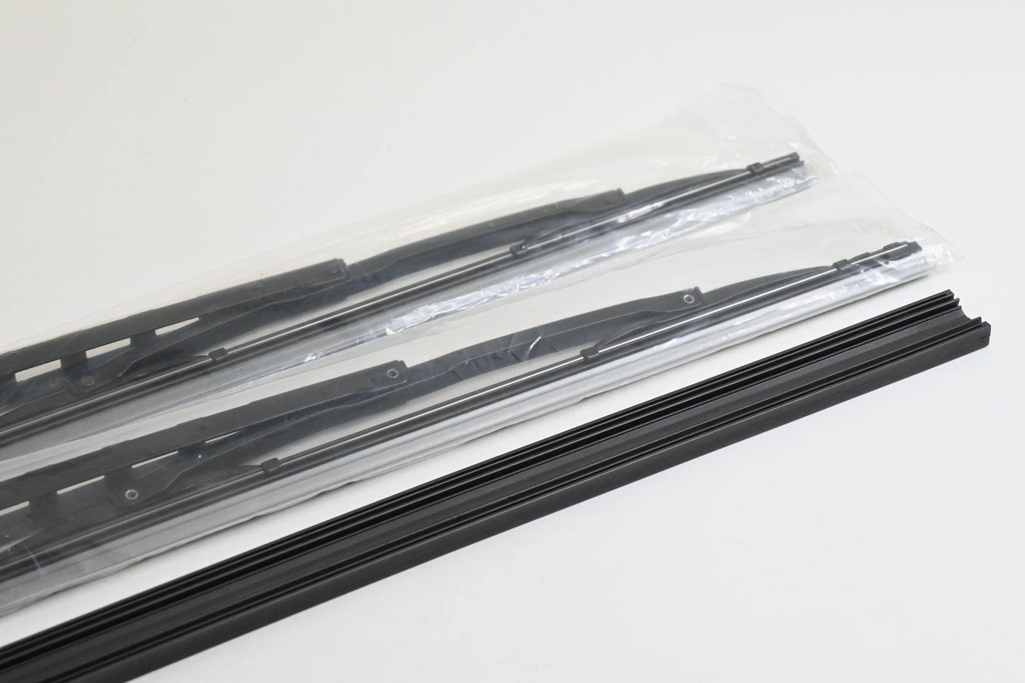 28 Inch Wiper Blades for Motorhome or RV w/ large 12mm J Hook & 2 Rubber Refills