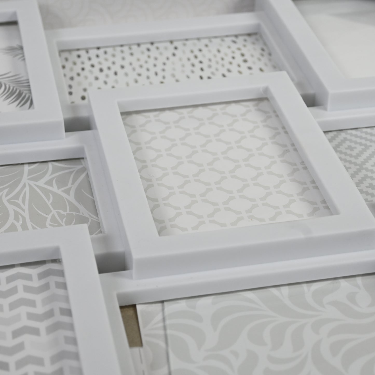 MELANNCO Photo Collage Frame 18" x 23" 12 Openings, 4 x 6 White - Open Box
