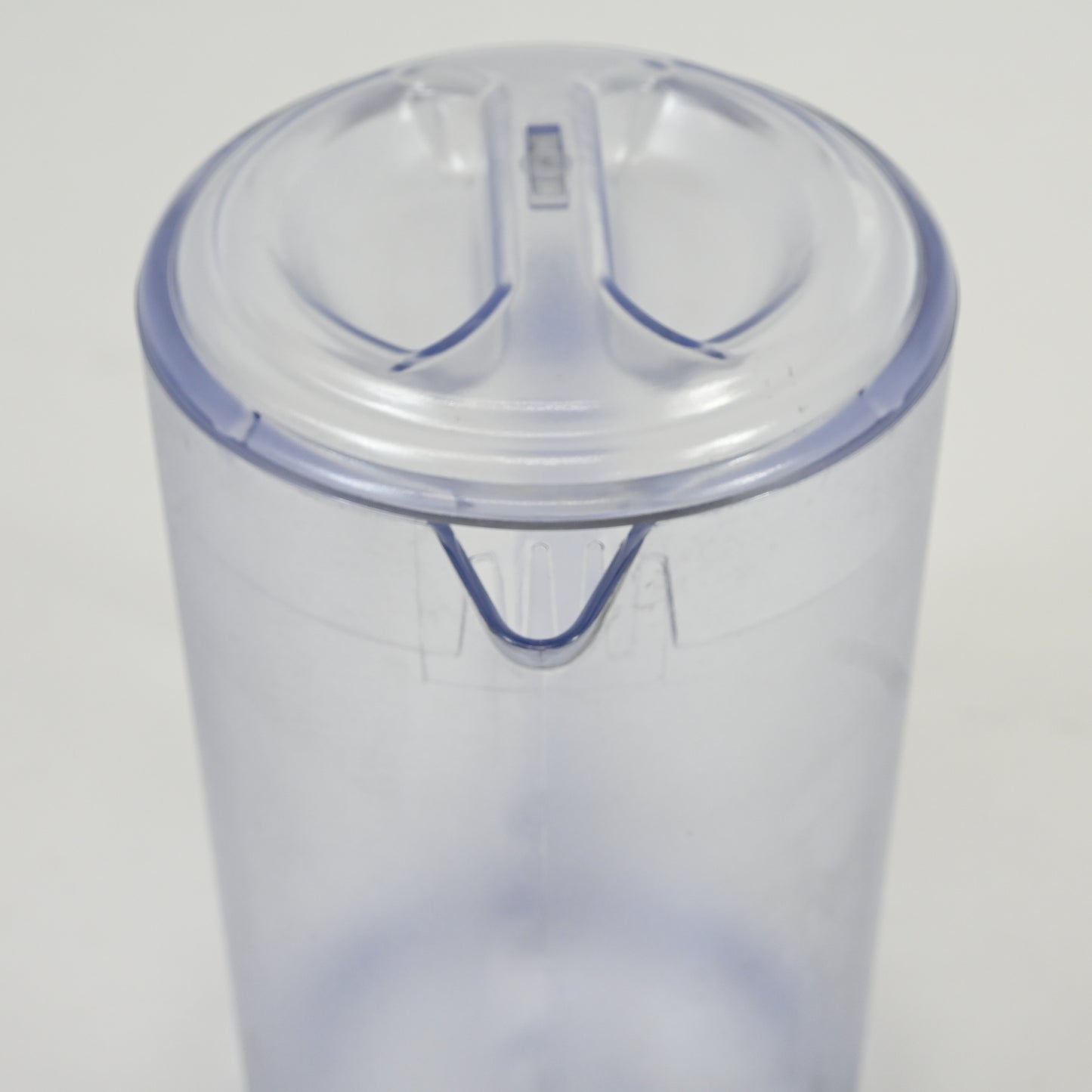 G.E.T. Textured Clear Polycarbonate 64 Oz Water Pitcher w/Lid - Grade A