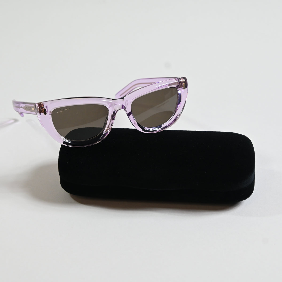 Gucci GG1521S 004 Womens Authentic Sunglasses Clear Violet, 51mm - New