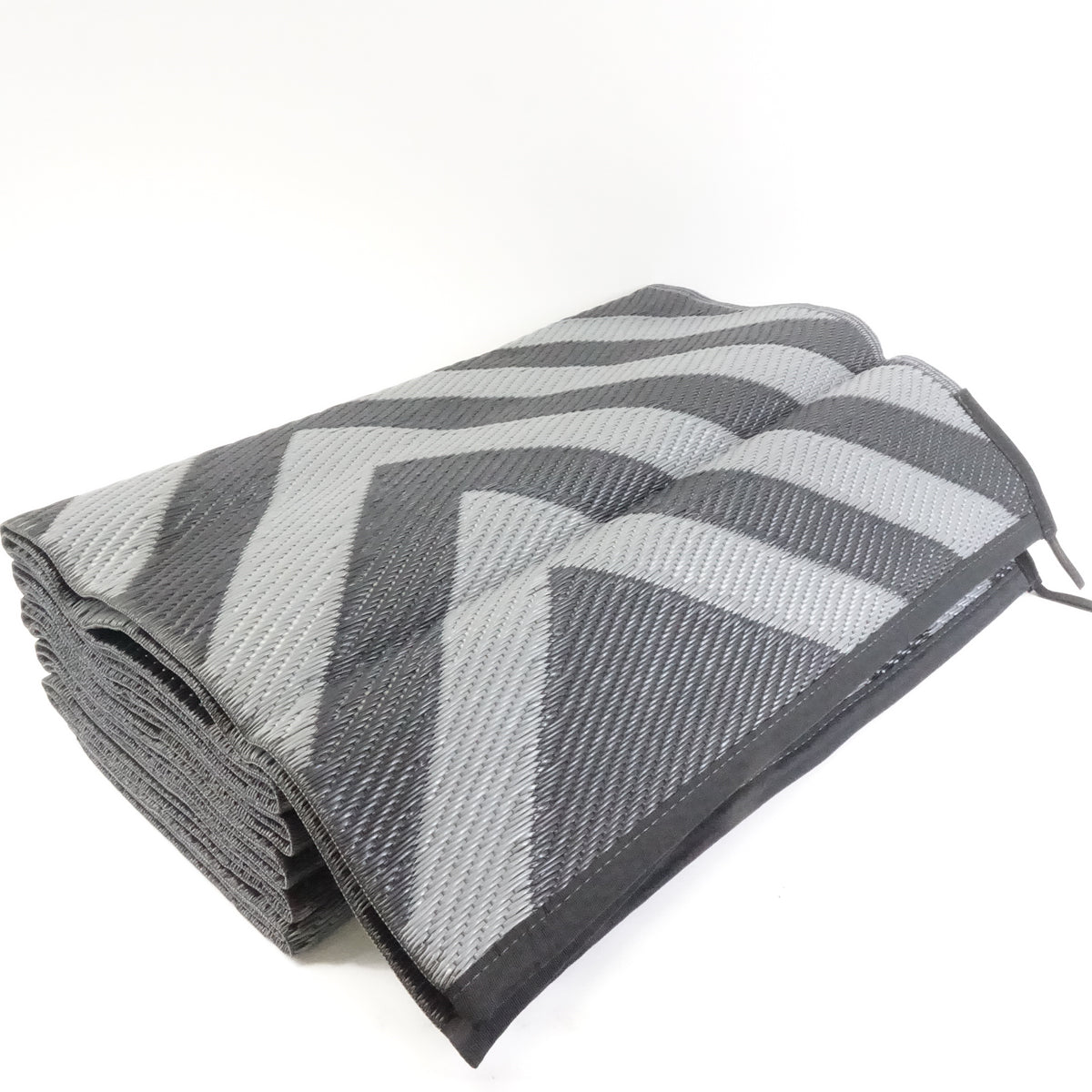 Outdoor Reversible Rhombus Rug 9' x 12' Black and Grey