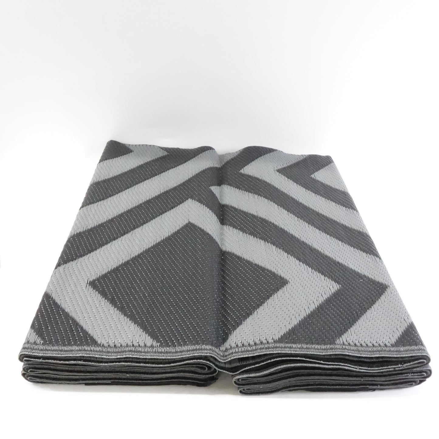 Outdoor Reversible Rhombus Rug 9' x 12' Black and Grey