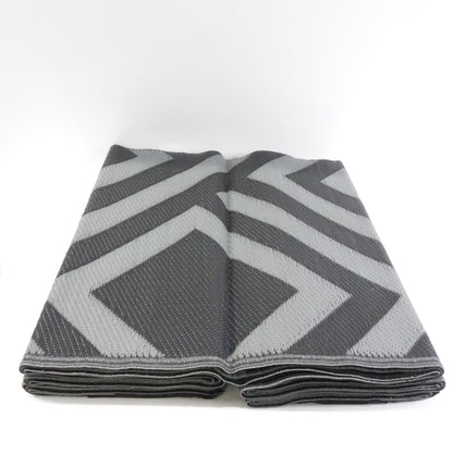 Outdoor Reversible Rhombus Rug 9' x 12' Black and Grey