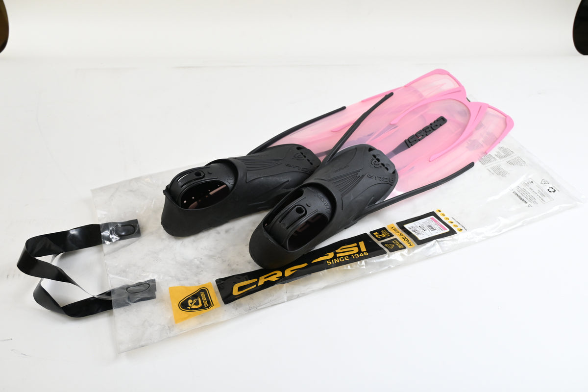 CRESSI Adult Snorkeling Fins with Self-Adjustable Comfortable Full Foot Pocket | Perfect for Traveling | Agua: Made in Italy (Pink, US Man 7/8 | US Lady 8/9 | EU 39/40)