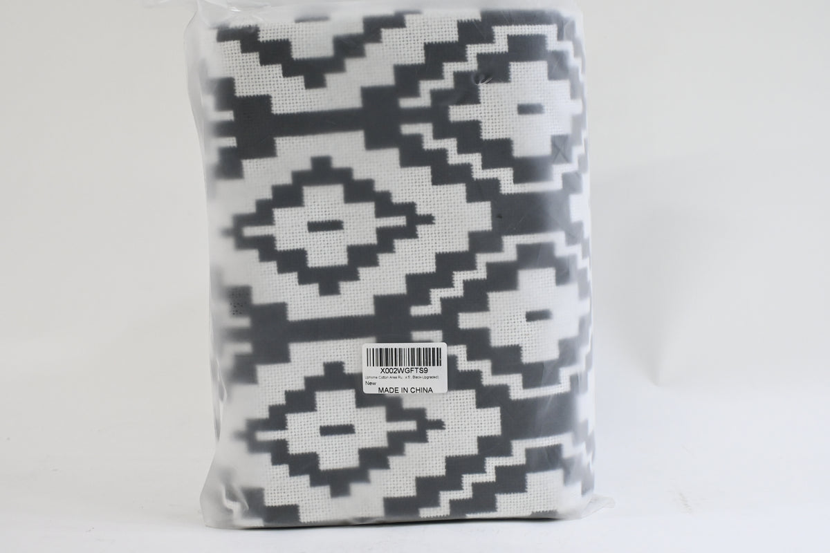 Uphome Indoor Outdoor 3' x 5' Black and White Diamond Cotton Woven Rug - New