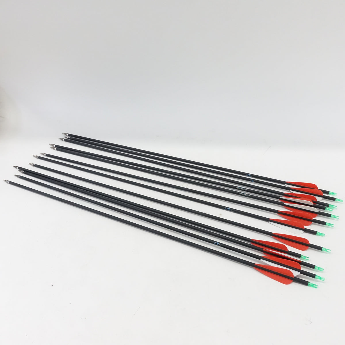 30-Inch Carbon Target Arrows – 12-Pack Precision Practice Arrows with Removabl