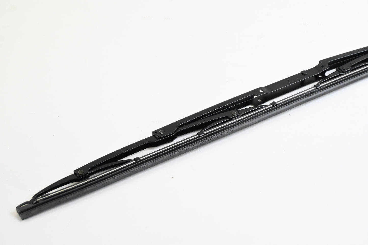 BRITPART Front Wiper Blade Land Rover Discovery 2 1998-2004 DKC100960
