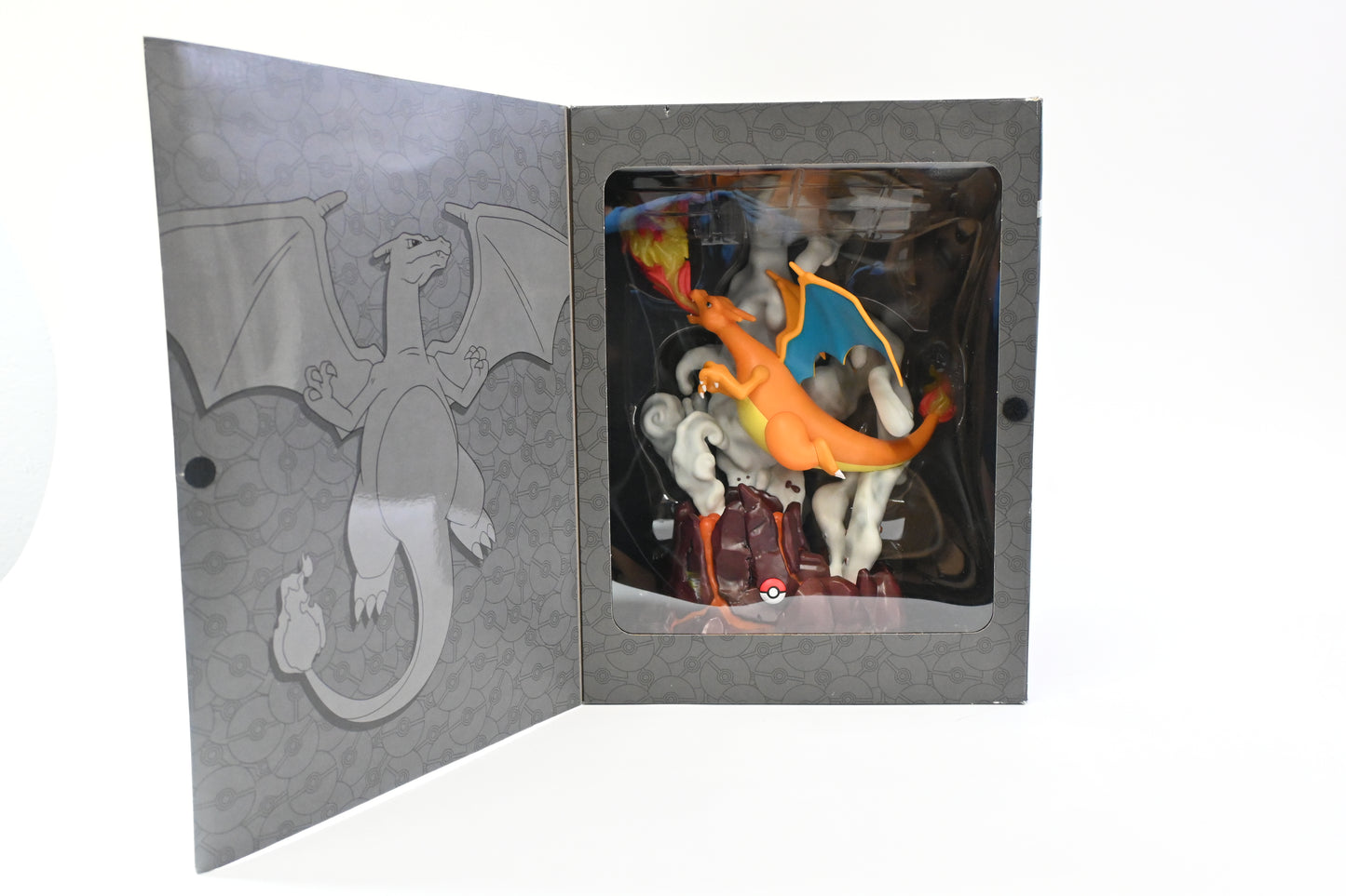 Pokémon PKW3173 Deluxe Collector Statue Glurak Official Collectible Figure